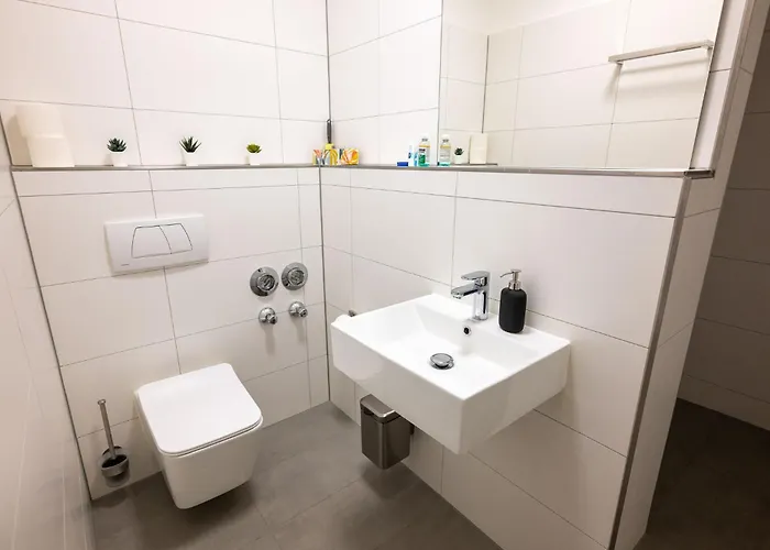 Large 110 Qm, 3 Bedrooms And Very 1-12 Guests * Munich