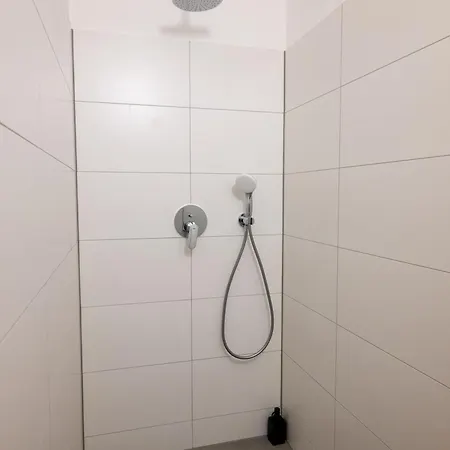Large 110 Qm, 3 Bedrooms And Very 1-12 Guests شقة