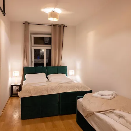 Large 110 Qm, 3 Bedrooms And Very 1-12 Guests Munich