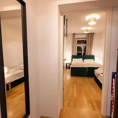 Large 110 Qm, 3 Bedrooms And Very 1-12 Guests Apartment Munich