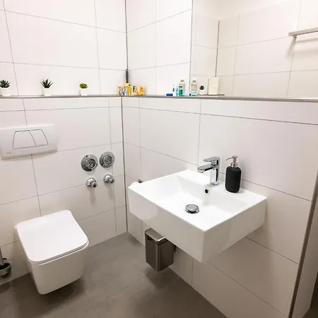 Large 110 Qm, 3 Bedrooms And Very 1-12 Guests * Munich